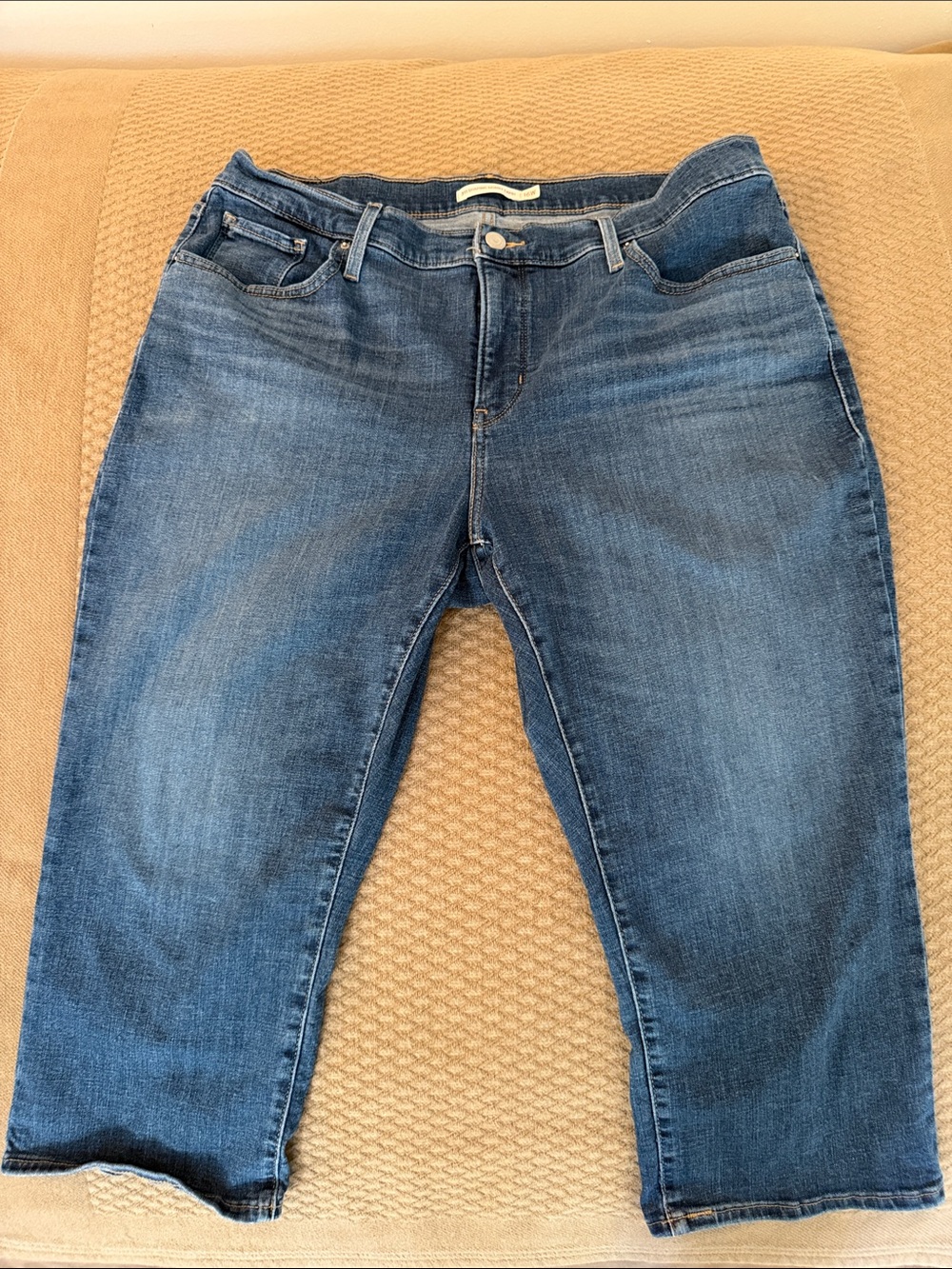 Levi's 311 Shaping Skinny Capri jeans Denim Jeans in Medium Blue